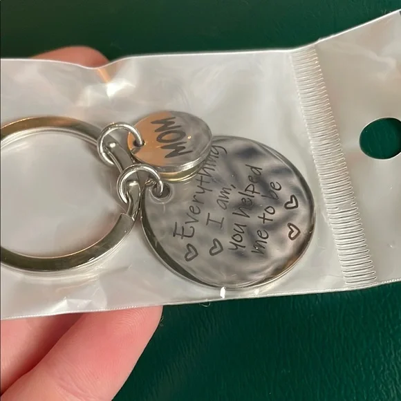 Silver Mom Keychain - Picture 6 of 6